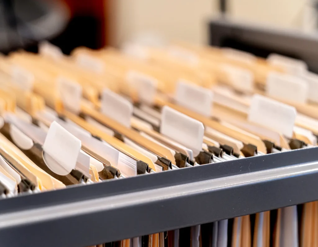 Contracten bewaard door een freelancer in het veiligheidsdomein